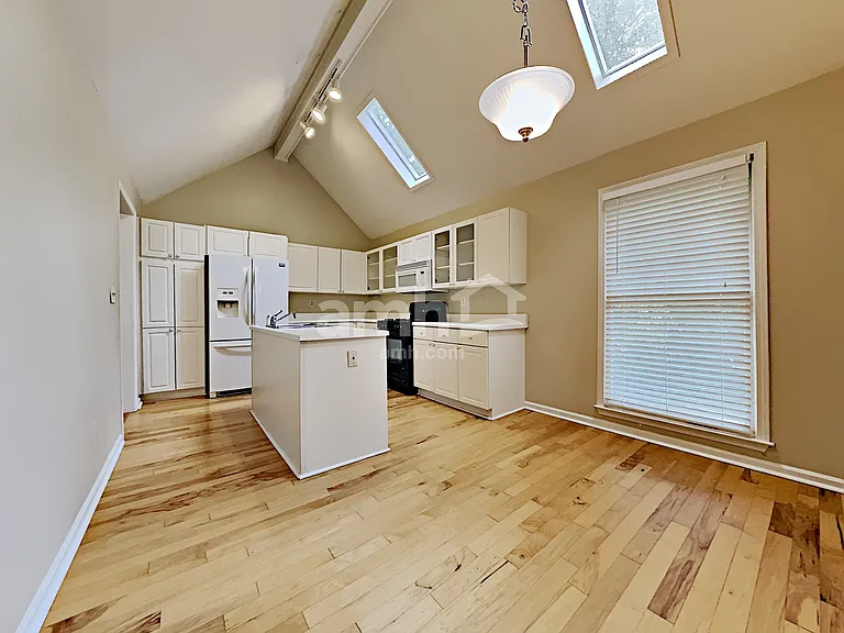2262 Byron Ct SW — Photo 8