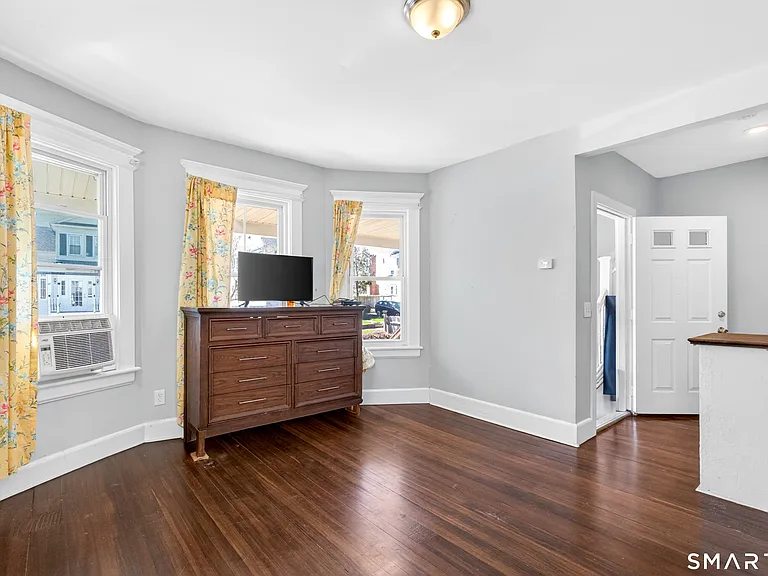 380 Gurdon St #1 — Photo 5
