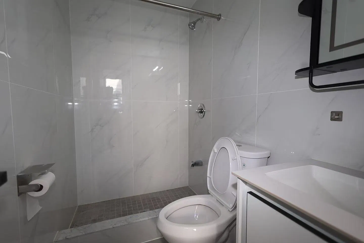 3 bed, 900 sqft, $3,200 — Photo 3