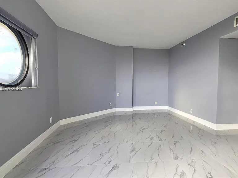 3610 Yacht Club Dr #615 — Photo 10