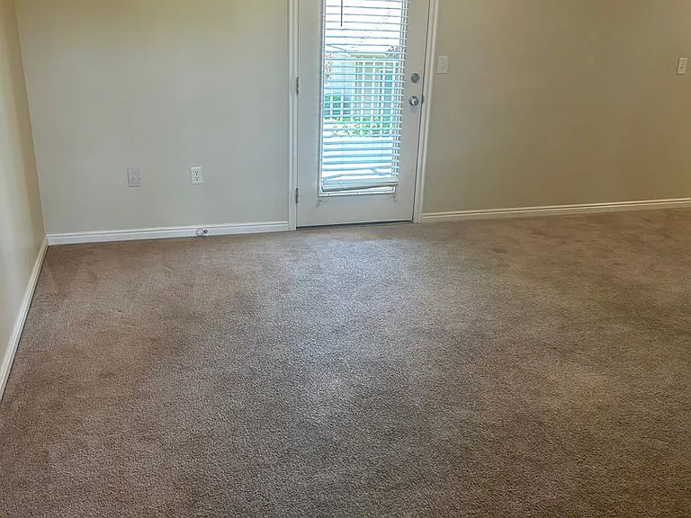 811 S Main St — Photo 10