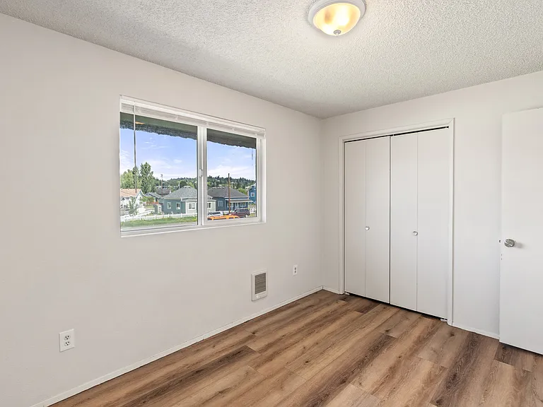 1111 W Market St #7 — Photo 9