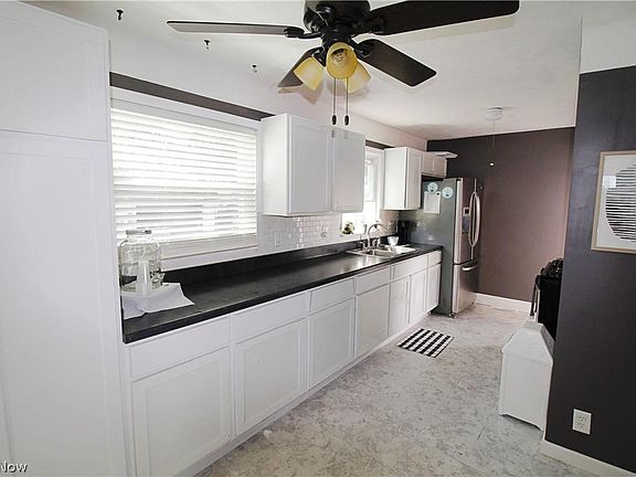 5th image of 12820 Willard Ave
