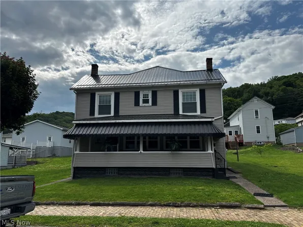 238 Indiana Ave, Chester, WV 26034
