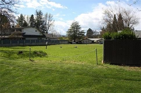 2nd image of 255 Black Oak Dr