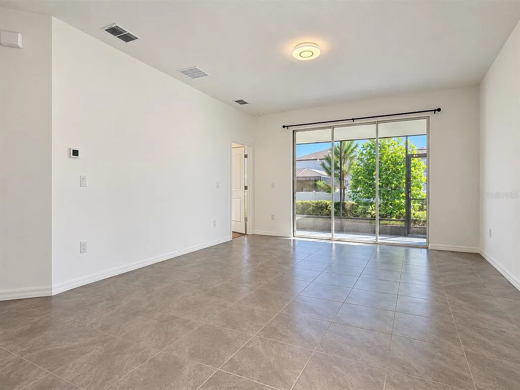3 bed, 2.0 bath, 1565 sqft, $2,100 — Photo 3
