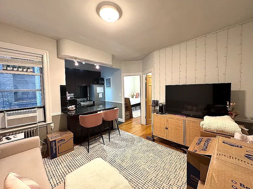 1st image of 42 Bank St APT 21