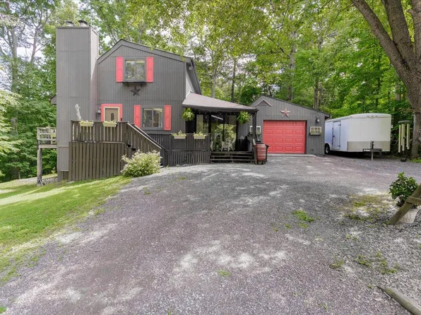 8732 Oakwood Dr, Boones Mill, VA 24065
