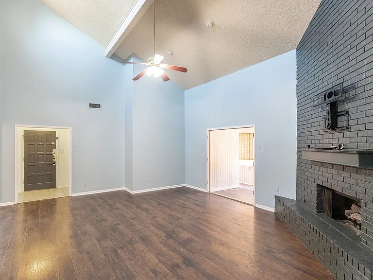 2601 Edgemont Dr — Photo 11