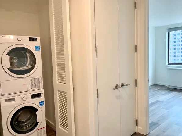 520 West 43rd Street image 5 of 30