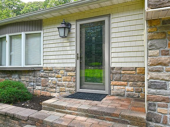 5th image of 150 Hallock Landing Road