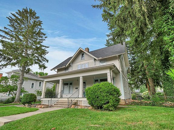 3rd image of 104 Montrose Ave