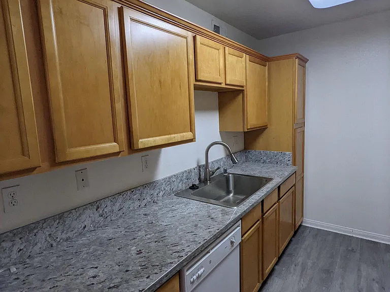 811 N Hayworth Ave #203 — Photo 7