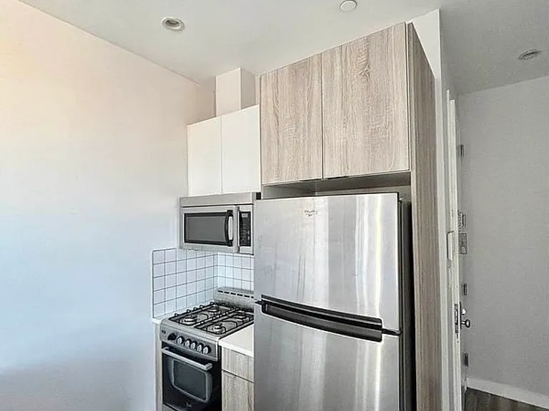 313 52nd St #4R — Photo 9