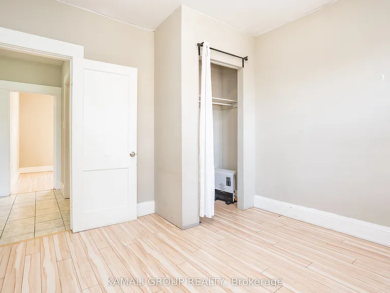 25 Spadina Ave #UPPER — Photo 9