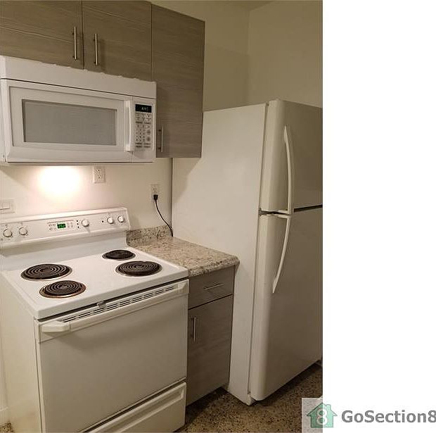 1st image of 1245 NE 127th St #3