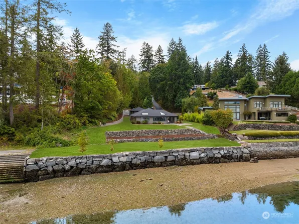 341 Island Boulevard, Fox Island, WA 98333