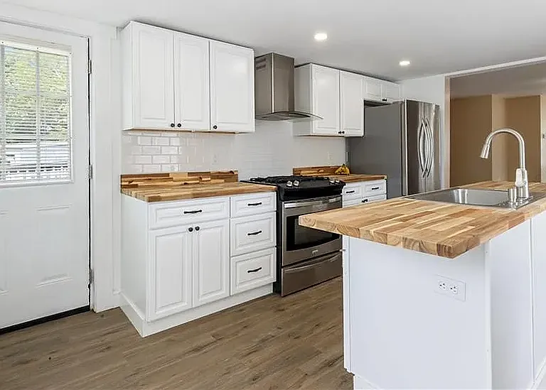 14 W Natick Rd — Photo 4