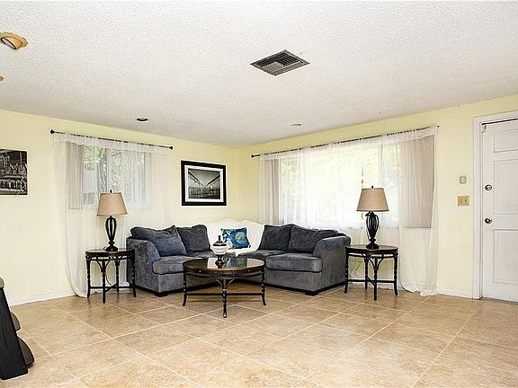 3rd image of 110 Davenport Ave NE