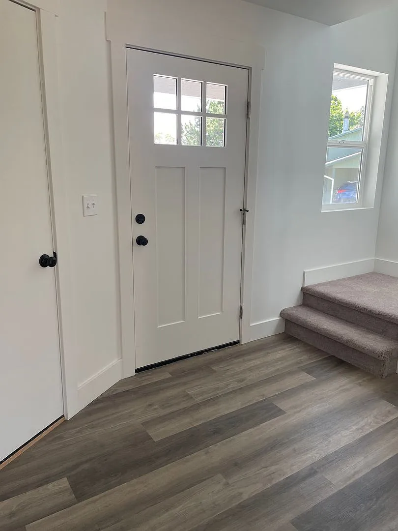 1008 W Charlotte — Photo 3