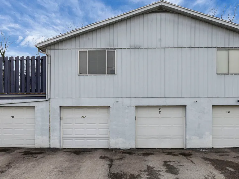 703 Cherry Hollow Rd — Photo 17