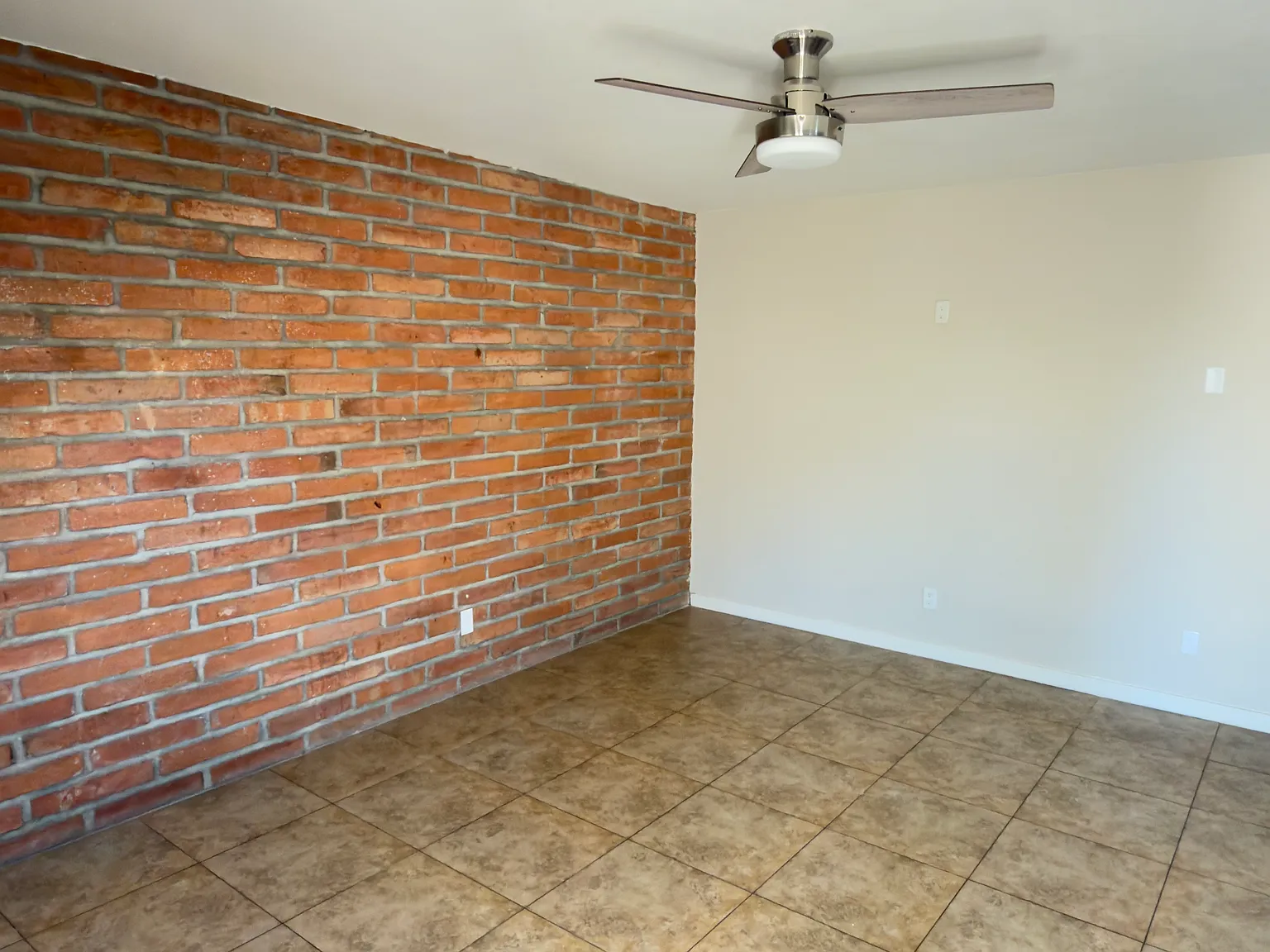 2 bed, 800 sqft, $1,150 — Photo 2