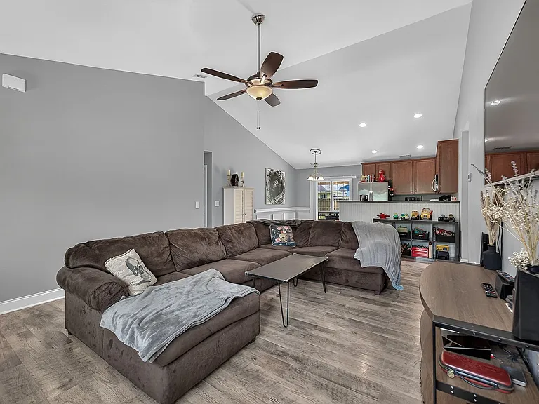 210 Riverstone Ct — Photo 6