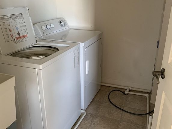 4th image of 1364 Prescott Dr