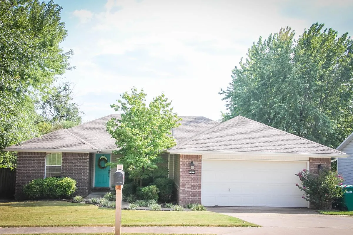 3 bed, 1455 sqft, $1,800 — Photo 1