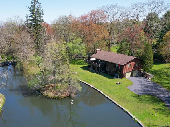 4 Whippoorwill Hill Road, Newtown, CT 06470