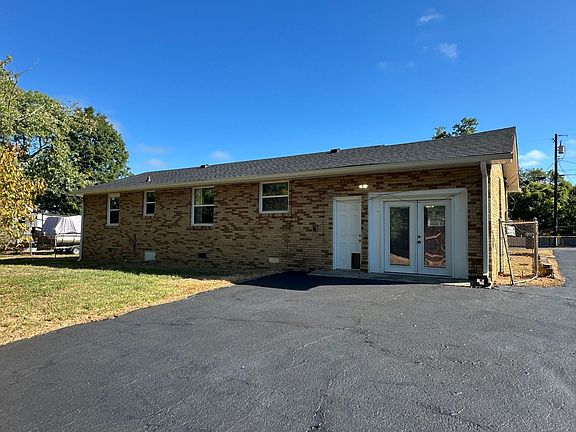 2nd image of 307 Crestridge Dr
