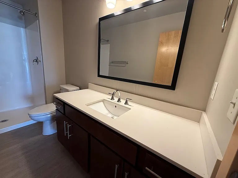 Venture Luxury High Rise — Photo 73
