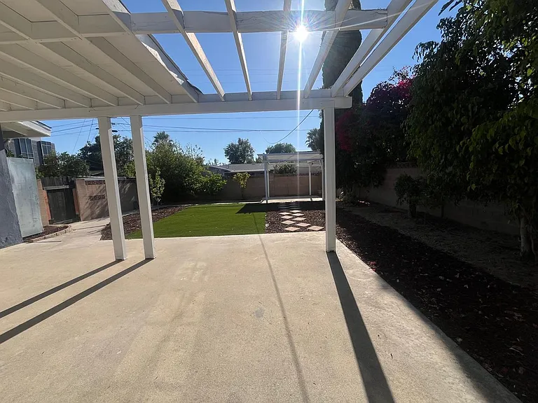 8409 Topanga Canyon Blvd — Photo 43