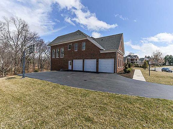 3rd image of 3413 Meyer Woods Ln