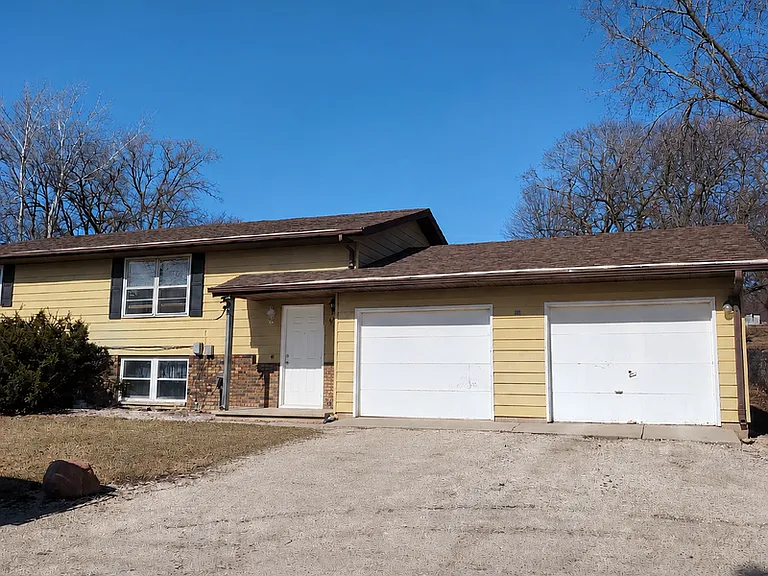 412 McColm St — Photo 1