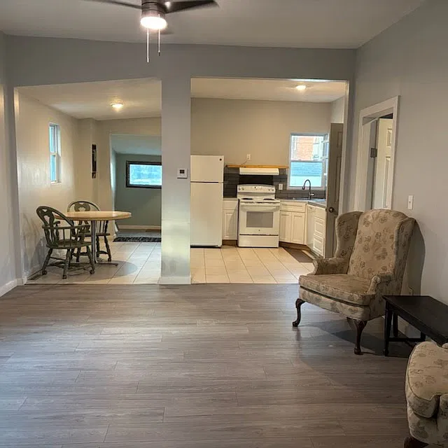 210 N Mersington Ave — Photo 1