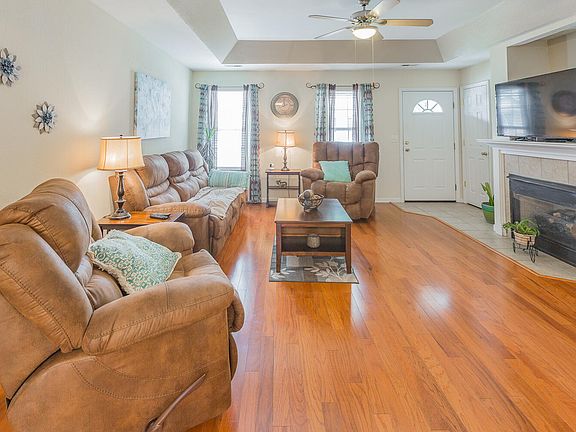 5th image of 404 Cedar Creek Dr