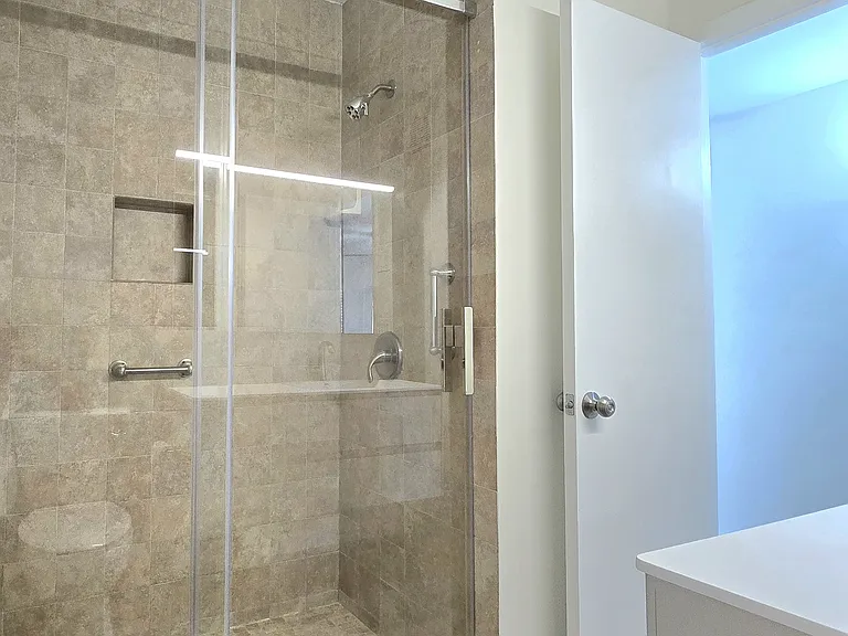 5300 Washington St — Photo 7