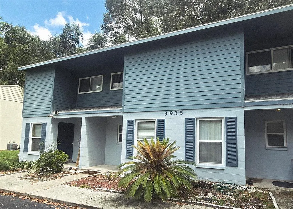 2 bed, 1.5 bath, 1000 sqft, $1,075 — Photo 1