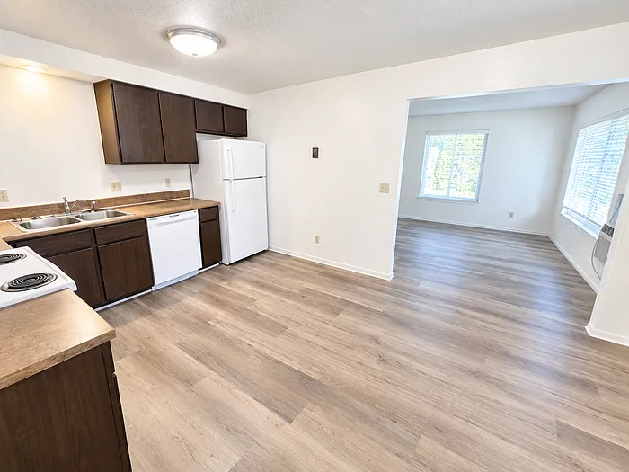 2 bed, 1.0 bath, 820 sqft, $1,425 — Photo 2
