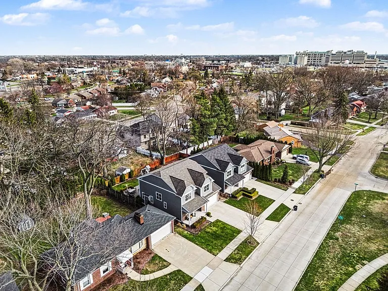 3906 Hillside Dr — Photo 32