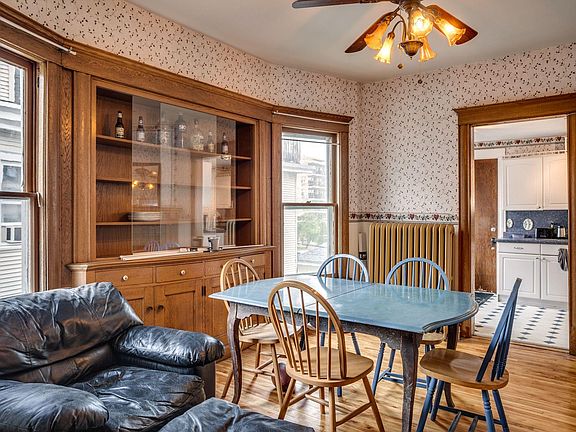 3rd image of 3040 James Ave S #2