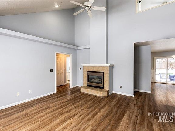 3rd image of 1265 E Cougar Creek Dr