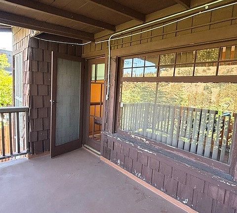 5th image of 6050 Hayes Ave