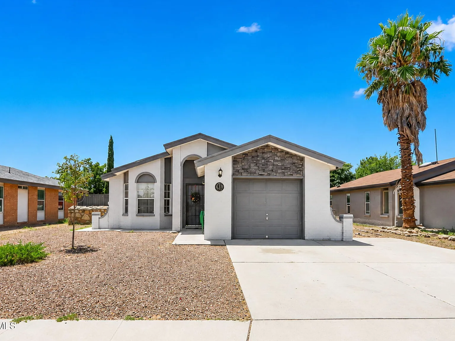 3 bed, 2.0 bath, 1142 sqft, $1,350 — Photo 1