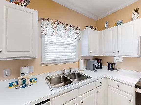 5th image of 6015 Catalina Dr. #612