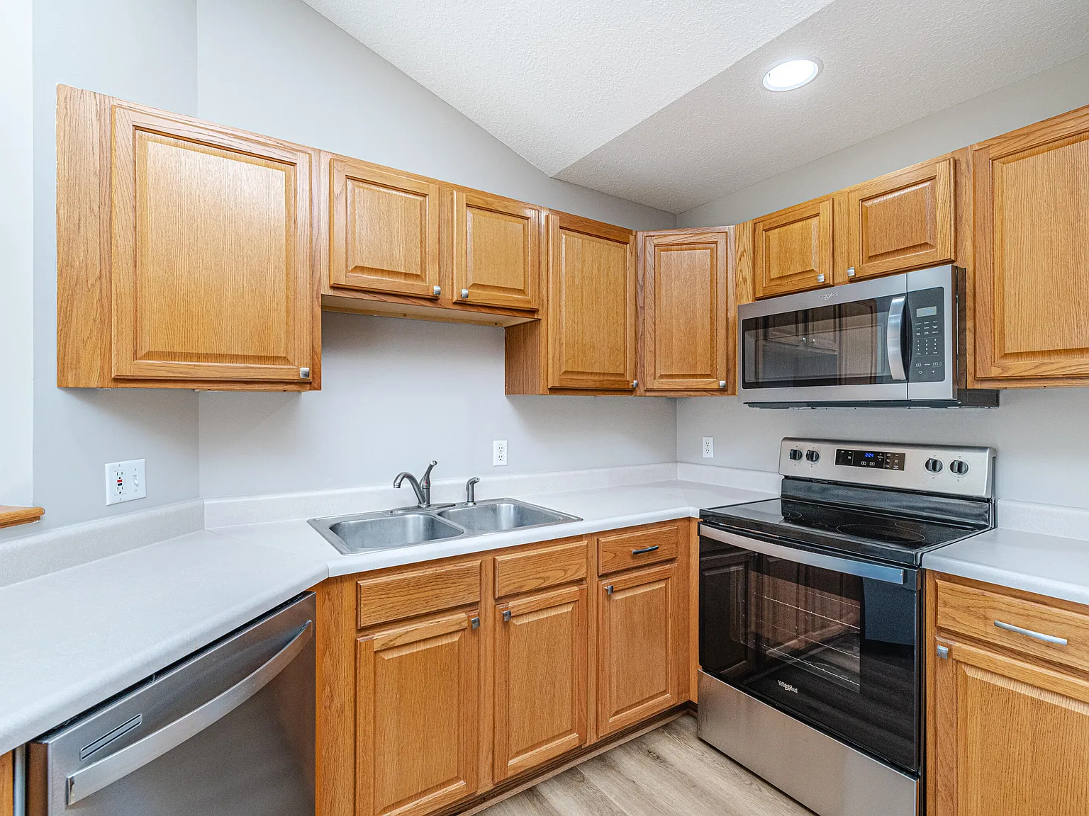 3 bed, 2.0 bath, 1513 sqft, $1,750 — Photo 4