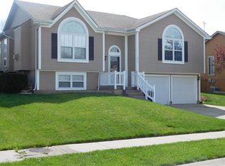829 SW Lee Ann Dr, Grain Valley, MO 64029