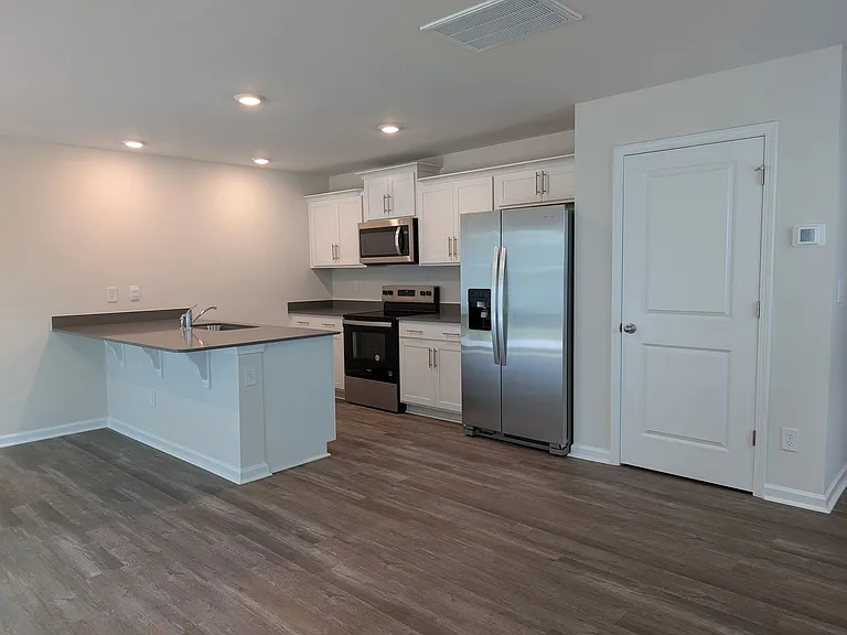 5132 Hyrule Dr — Photo 2