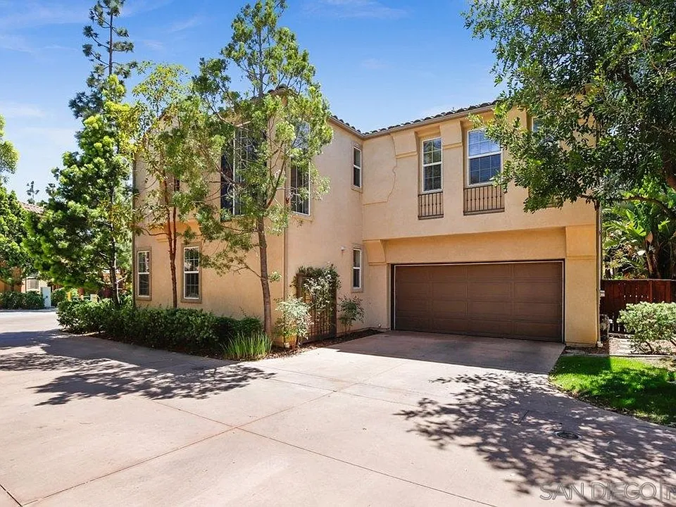 907 Mira Lago Way